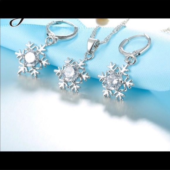 Jewelry - 🆕 925 Sterling Silver CZ snowflake jewelry Set